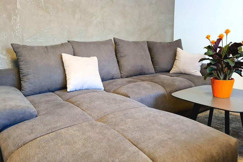 Rivulet 2 Bedroom Apartment Баден-Баден Экстерьер фото